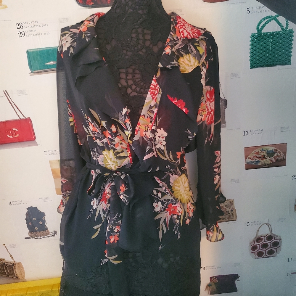 Sheer belted floral tunic by Elle XL
